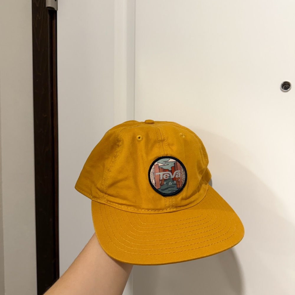 Teva flat-billed mustard hat